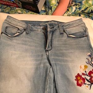 Embroidered light wash skinny jeans